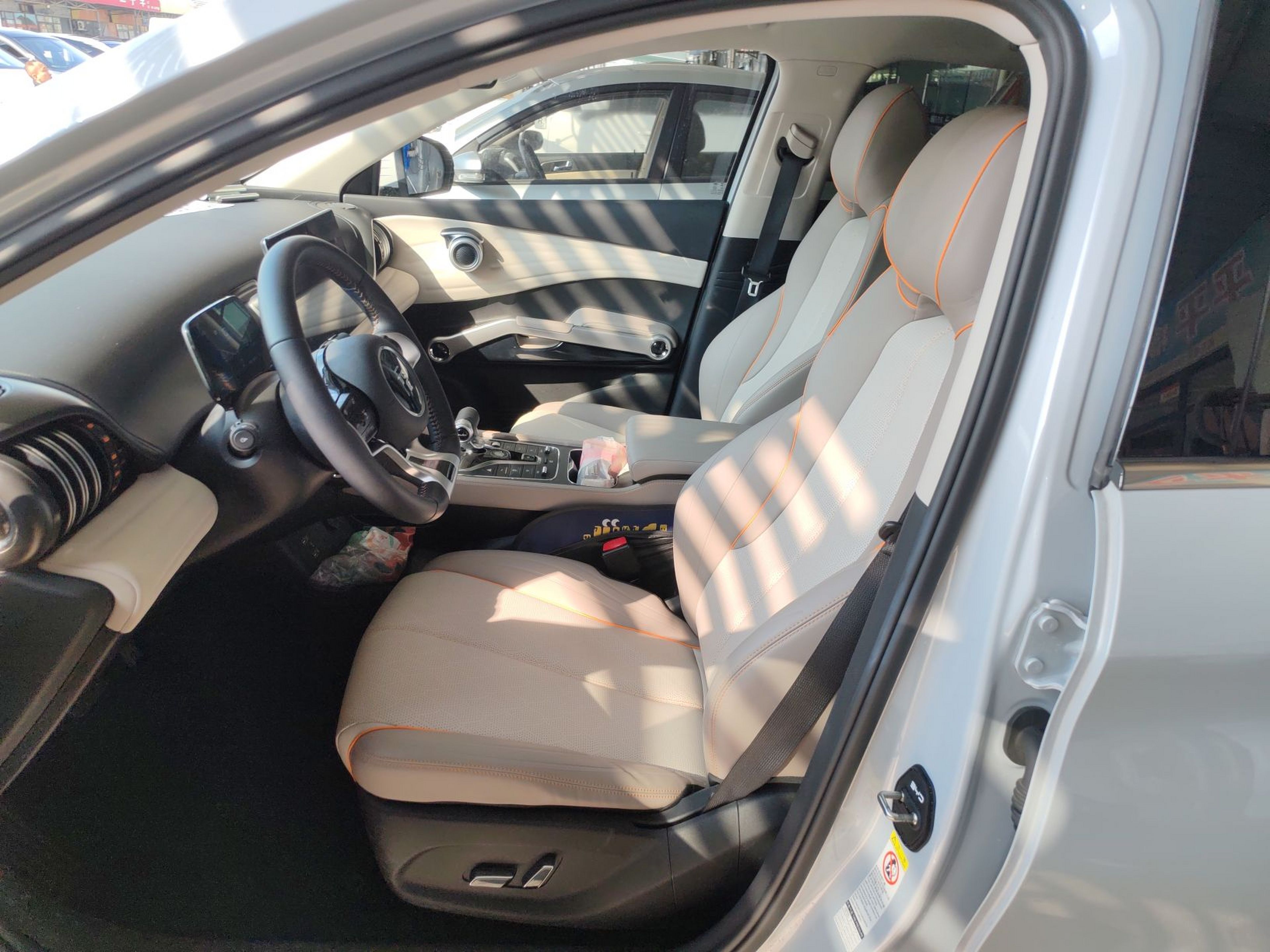 Переднее сиденье в автомобиле