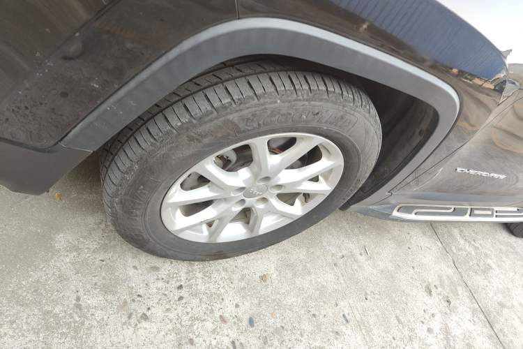 Used  Cherokee 2017 2.0L Superior Edition