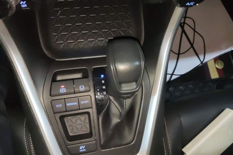 Used Toyota RAV4 2021 Revised Version Dual-Motor Hybrid 2.5L E-CVT Two-Wheel Drive Elite Edition
