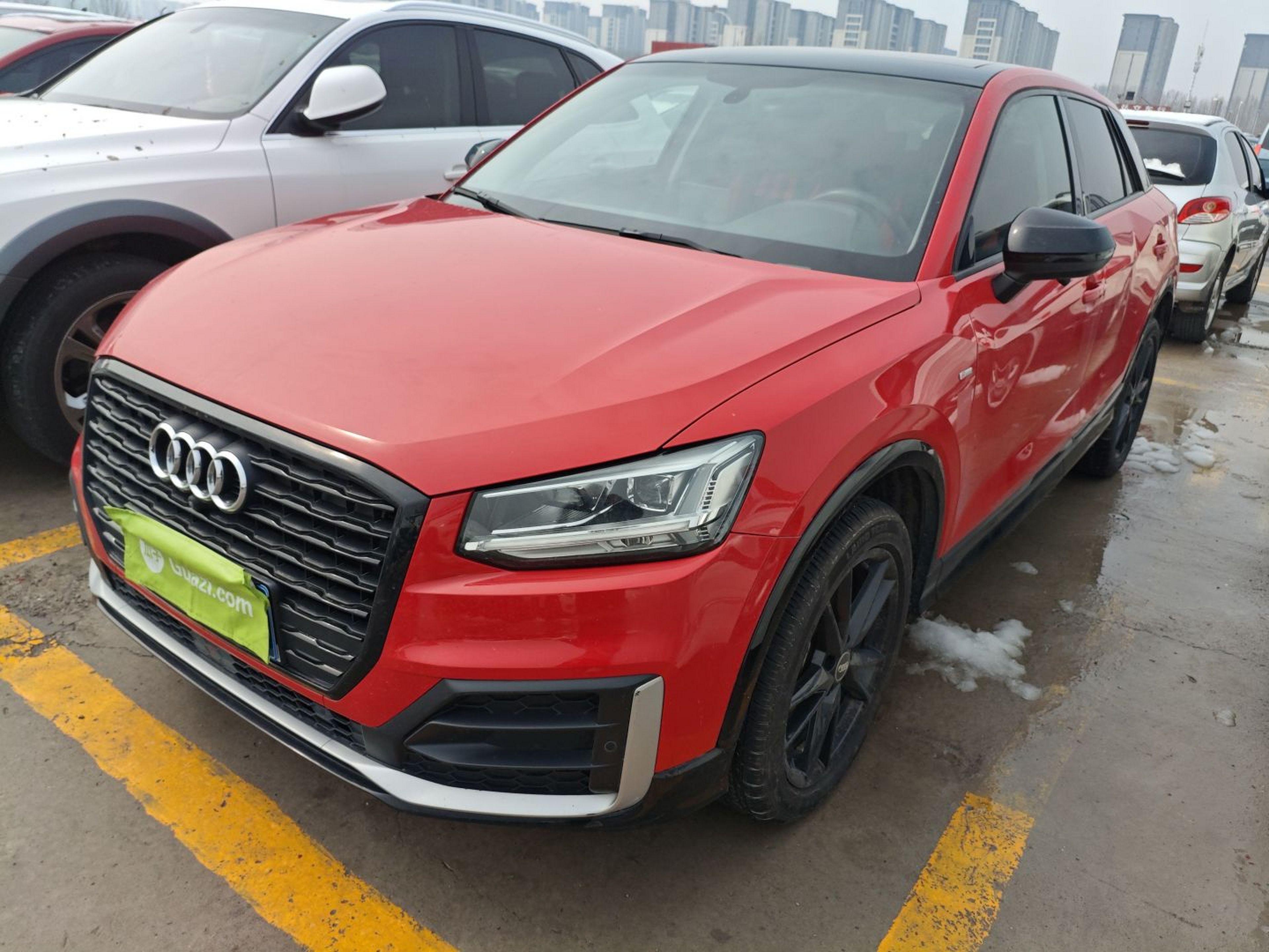 Под передней частью автомобиля