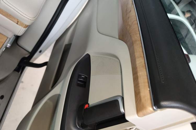 Used Buick GL8 2017 ES 28T Comfort Model China V Standard
