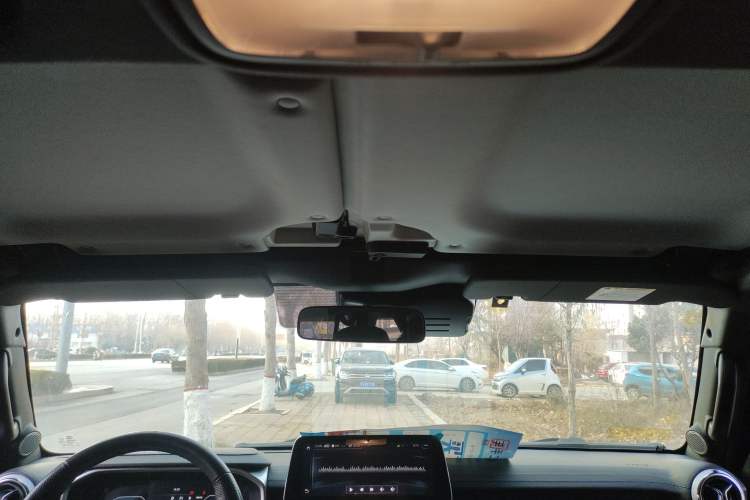 Used  BJ40 2019 2.3T Automatic Four-Wheel Drive Urban Hunter Edition Premium Model China VI Emission Standard
