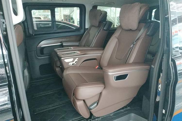 Used Mercedes-Benz V-Class 2022 V 260 Avantgarde Edition
