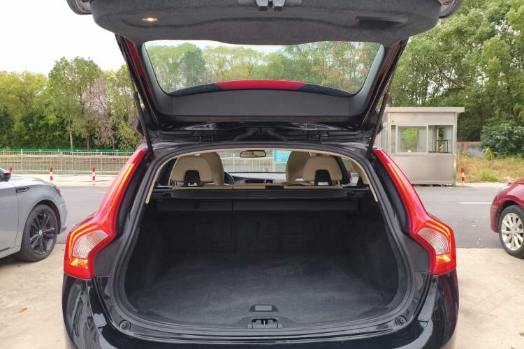 Used Volvo V60 2014 Facelift T5 Zhiyi Edition
