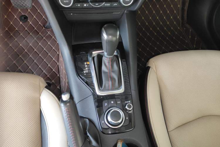 Used Mazda Mazda 3 Axela 2014 Sedan 2.0L Automatic Sport Model