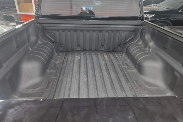 Used Great Wall Poer 2024 2.4T Passenger Version Automatic Diesel 4x4 Comfort Trim
