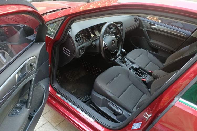 Used Volkswagen Golf 2017 230TSI Automatic Comfort Edition – Celebrating Milestone of One Million Units
