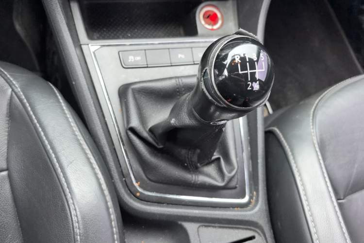 Used Volkswagen Lavida 2015 1.6L Manual Comfort Edition
