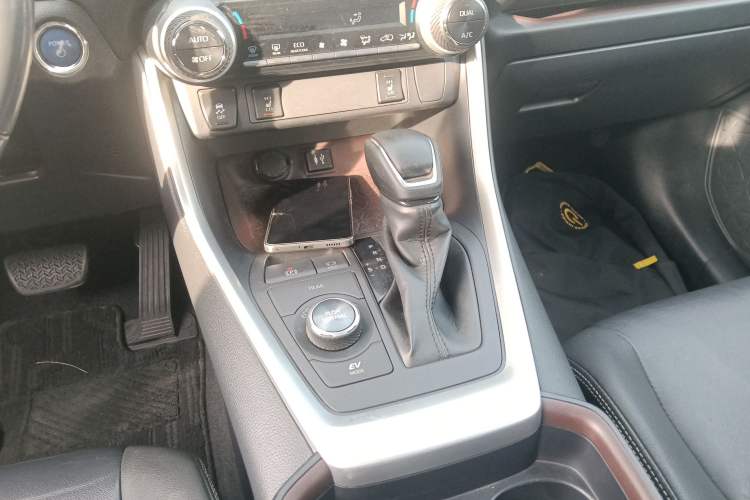 Used Toyota RAV4 2020 Dual-Motor 2.5L E-CVT Four-Wheel Drive Flagship Edition