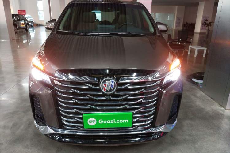 Used Buick GL8 2023 Facelifted Land Cruiser Executive Luxury Version
