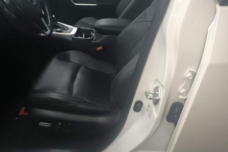 Used Toyota Wildlander 2023 Dual-Motor 2.5L E-CVT Four-Wheel Drive Prestige Edition
