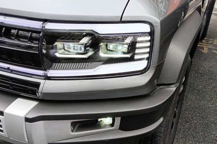 Used  Leopard 5 2023 Explore Edition