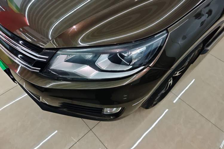 Used Volkswagen Tiguan 2015 2.0 TSI Automatic All-Wheel Drive Luxury Edition
