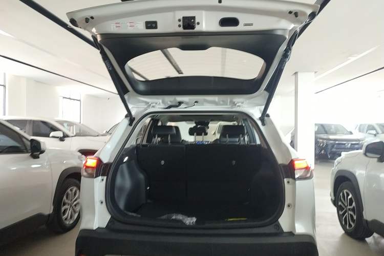 Used Toyota FRONTLANDER 2023 2.0L Smart Electric Hybrid Dual-Engine Deluxe Version
