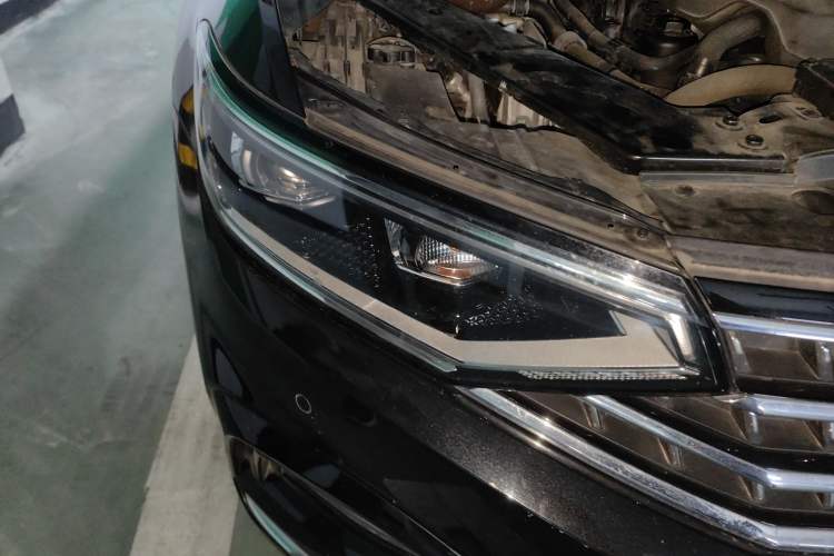 Used Volkswagen Magotan 2024 2 Million Units Zhongxiang Version 330TSI DSG Luxury Edition
