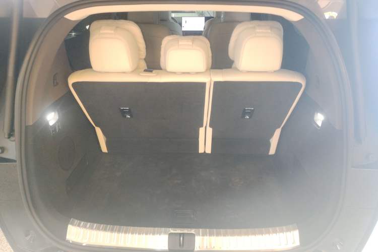 Used Li Auto MEGA 2024 Ultra Model
