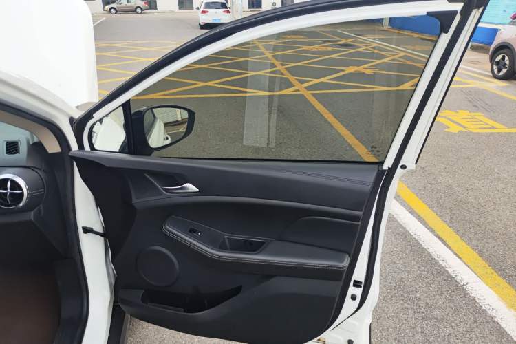 Used BYD Yuan New Energy 2019 EV535 Smart Connect Trendsetting Model
