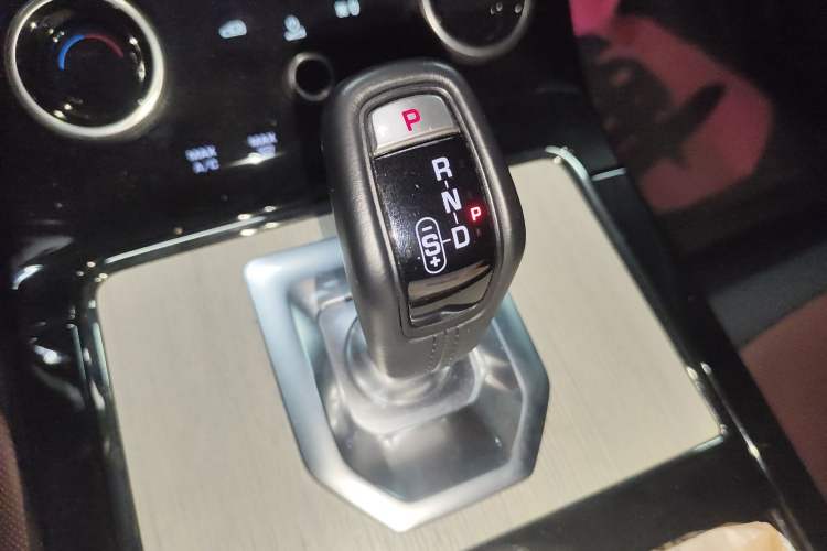 Used Land Rover Range Rover Evoque 2023 Aurora L 249 PS Luxury Edition