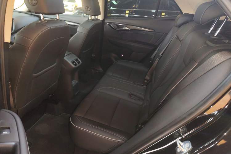 Used Buick Envision 2022 Facelift Encore S 552T Two-Wheel-Drive Luxury Model