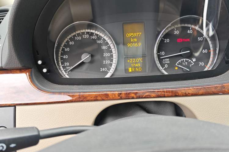 Used Mercedes-Benz Viano 2013 3.0L Hospitality Edition
