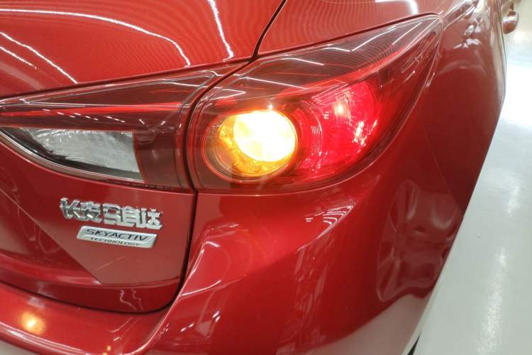 Used Mazda Mazda 3 Axela 2016 Hatchback 1.5L Automatic Comfort Model
