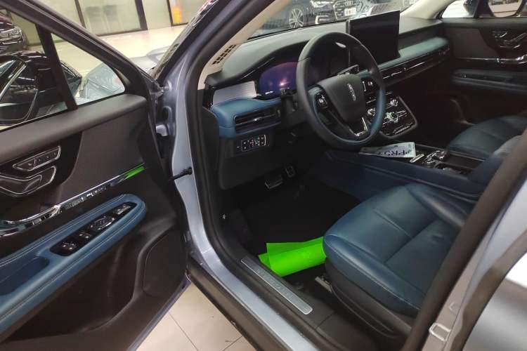 Used Lincoln Corsair 2022 2.0T Two-Wheel-Drive Alaska Glacier Limited Edition