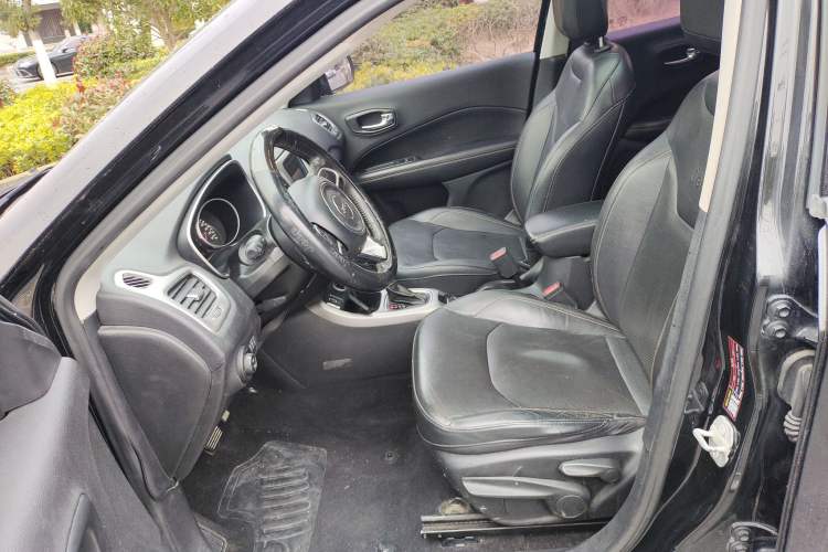 Used  Compass 2017 200T Automatic Family Edition
