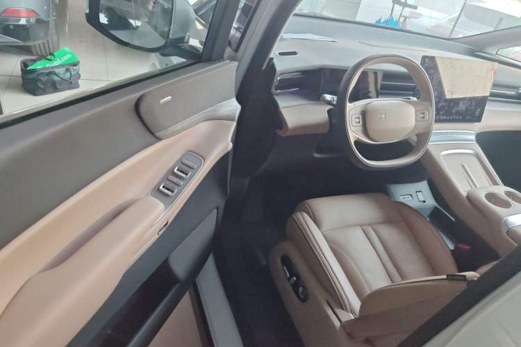 Used XPeng X9 2025 740 Ultra-Long Range Max
