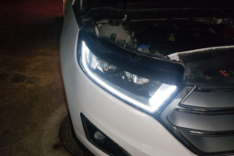 Used Ford Edge 2015 2.0T GTDi Two-Wheel-Drive High-Line Version
