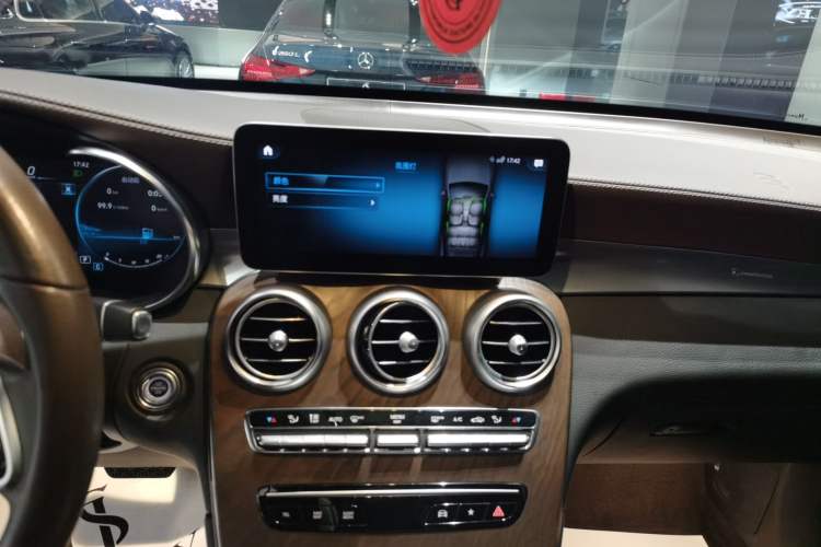 Used Mercedes-Benz GLC 2022 GLC 300 L 4MATIC Dynamic Model
