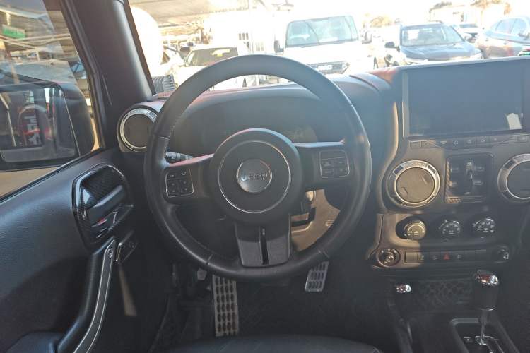 Used  Wrangler 2015 2.8TD Sahara Four-Door Comfort Edition