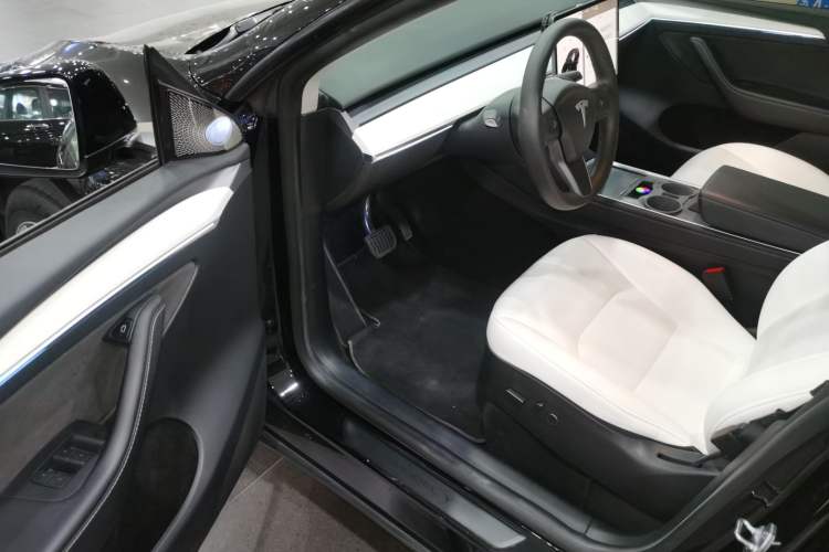 Used Tesla Model Y 2022 Rear-Wheel-Drive Version
