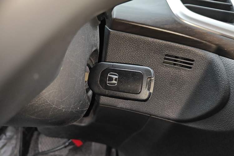 Used Honda Jade 2013 1.8L automatic Comfort version 5 seats