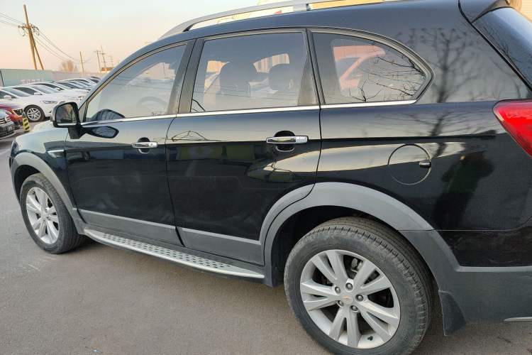 Used Chevrolet Captiva 2015 2.4L 4x4 Flagship Edition 7-Seater
