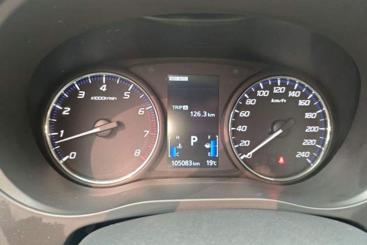 Used Mitsubishi Outlander 2019 2.4L 4x4 Zhi Xiang Edition 7 Seats China V Emission Standard
