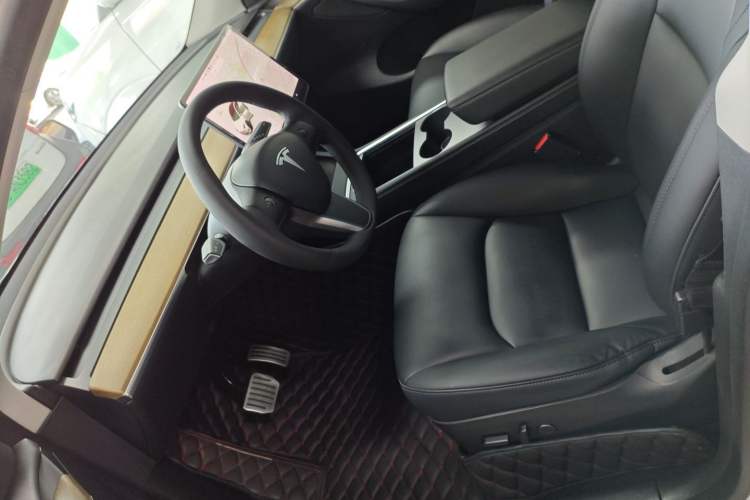 Used Tesla Model Y 2021 Long-Range All-Wheel-Drive Version 3D7