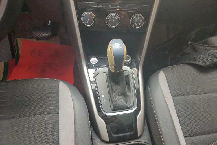 Used Volkswagen T-ROC 2019 230TSI DSG Two-Wheel-Drive Advanced Version China VI Standard