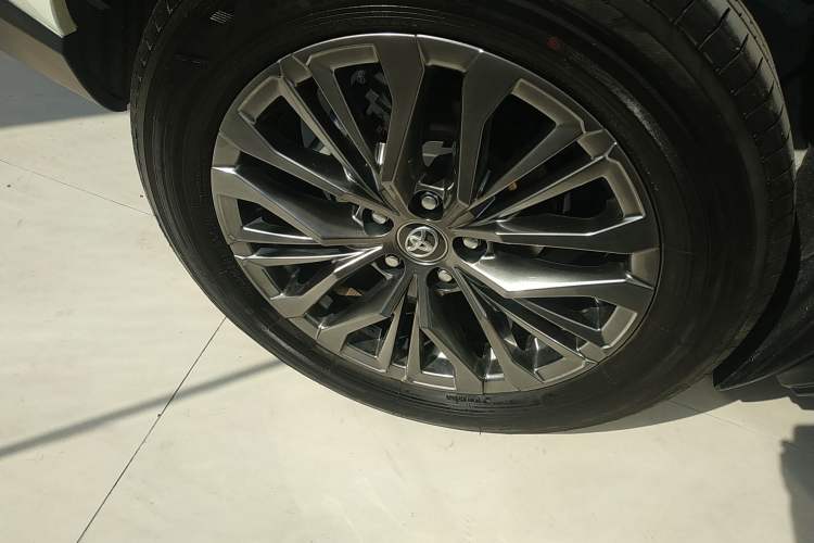 Used Toyota Wildlander 2023 Dual-Motor 2.5L E-CVT Two-Wheel Drive Luxury PLUS Edition