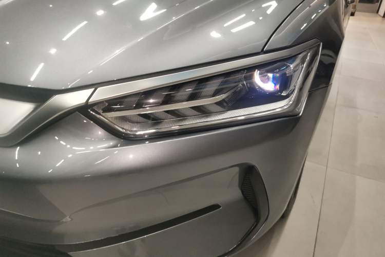 Used BYD Qin PLUS 2021 EV 400KM Luxury Model
