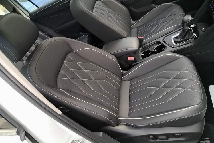 Used Volkswagen Tiguan L 2024 300TSI Automatic Two-Wheel Drive Smart Edition
