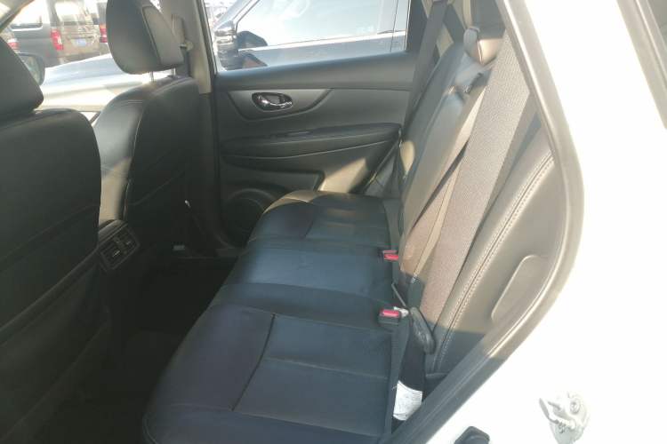 Used Nissan X-Trail 2015 2.0L CVT Comfort MAX Edition 2WD
