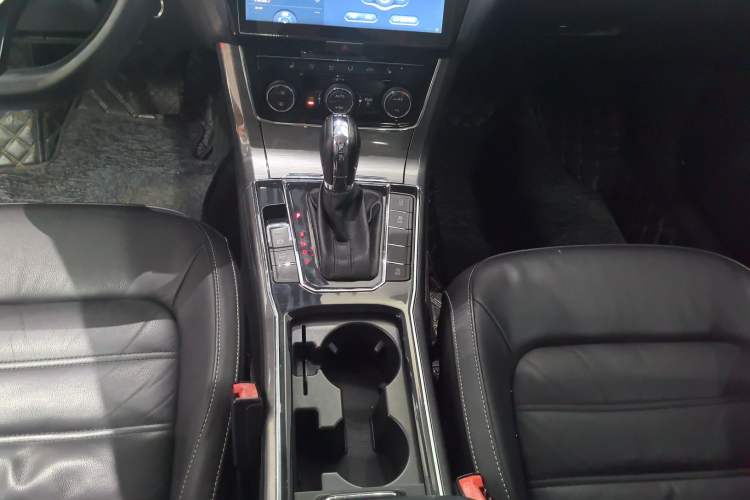 Used Volkswagen Passat 2016 330TSI DSG Luxury Edition
