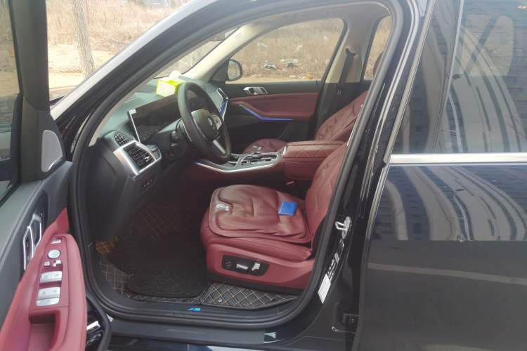 Used BMW X5 2023 xDrive 30Li Luxury M Sport Package
