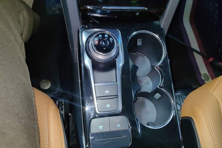 Used Ford Escape 2020 EcoBoost 245 Two-Wheel-Drive Titanium Edition
