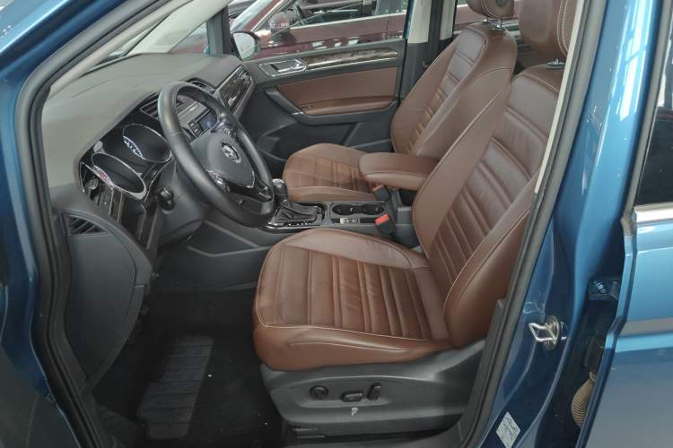 Used Volkswagen Touran 2016 Volkswagen Touran L 330TSI DSG Luxury Edition