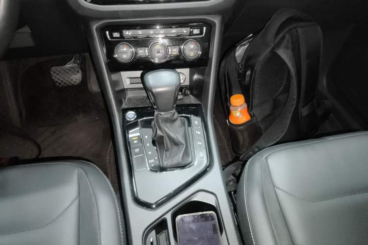 Used Volkswagen Tiguan L 2019 Revised 330TSI Automatic Two-Wheel Drive Smart & Luxury Edition China VI Standard