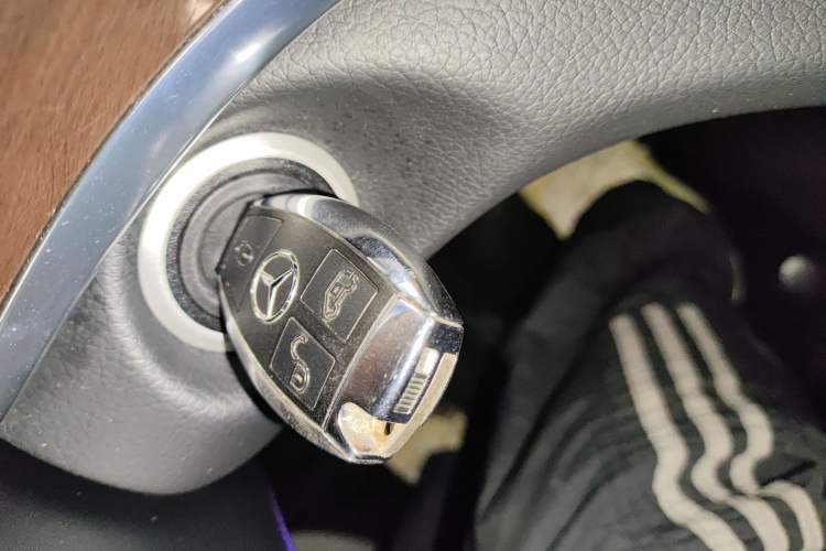 Used Mercedes-Benz V-Class 2021 V 260 Avantgarde Edition
