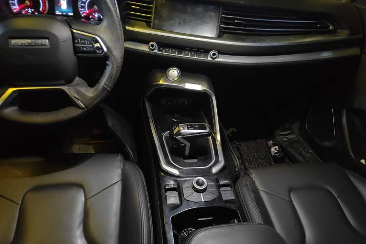 Used Haval H6 2017 Red Label 2.0T Automatic Two-Wheel Drive ZhiShang Model
