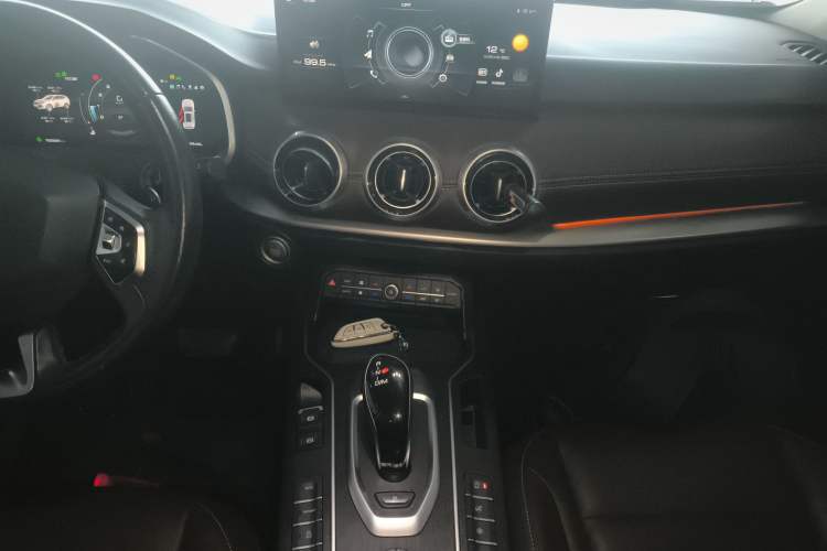 Used Wey VV6 2020 2.0T Two-Wheel Drive Smart Protection+
