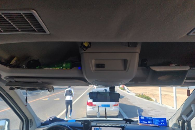 Used SAIC MAXUS Xintu V90 2024 ZhiJie 2.0T Automatic Rear-Drive Long-Wheelbase High-Roof Model with Single Rear Tire Available in 6/7-Seater Configurations